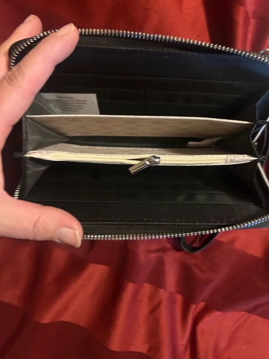 London Fog Black Quilted Zip Wallet Wristlet - Picture 8 of 10